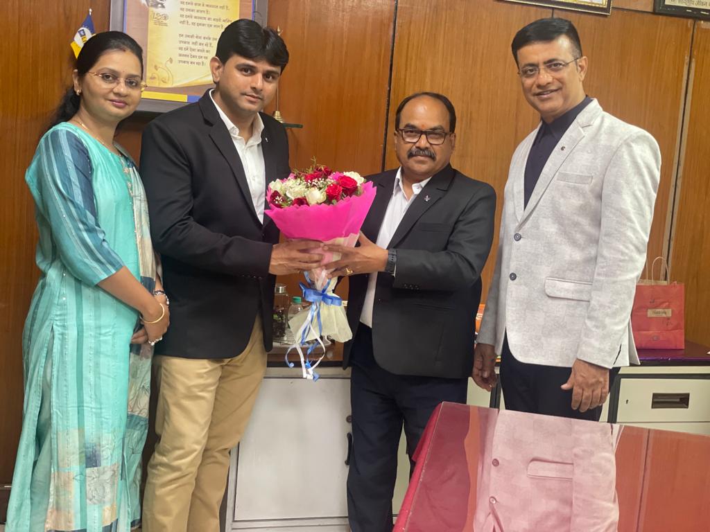 Honored by SDM Malik Sir of LIC and Lalit Ambwani Sir.